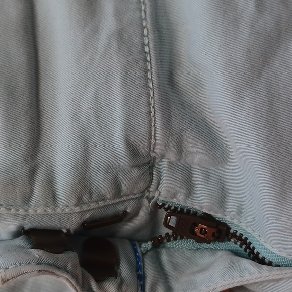 Vineyard Vines light green faded shorts size 4 - Picture 4 of 9